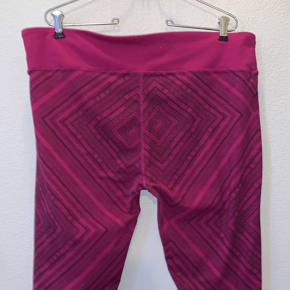 Fabletics Salar Printed Powerhold Leggings Mulber… - image 8
